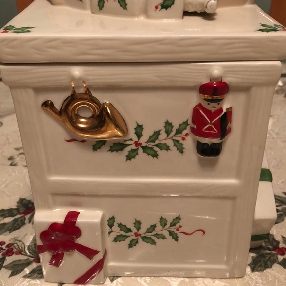 COPY - 🆕🆕🆕LENOX SANTA’S HOLIDAY TOY SHOP COOKIE JAR🆕 - Picture 3 of 16